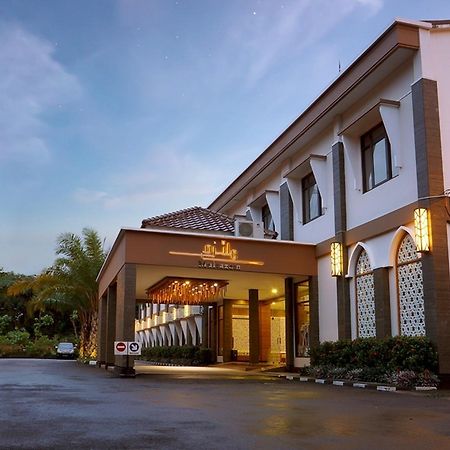 Multazam Hotel Solo Экстерьер фото