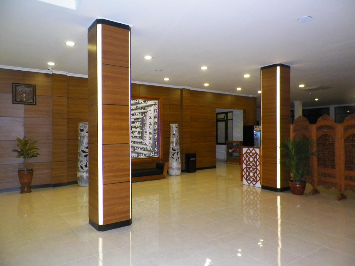 Multazam Hotel Solo Экстерьер фото