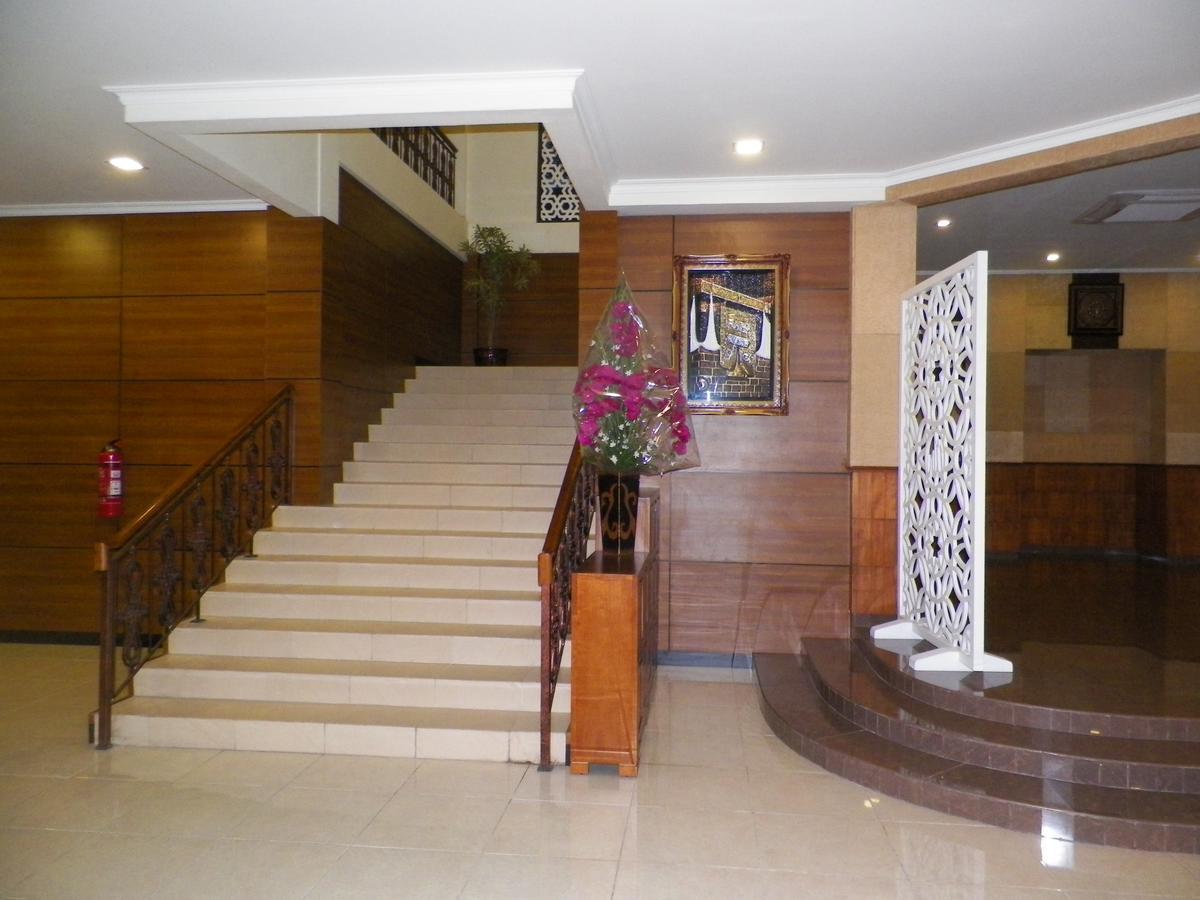 Multazam Hotel Solo Экстерьер фото