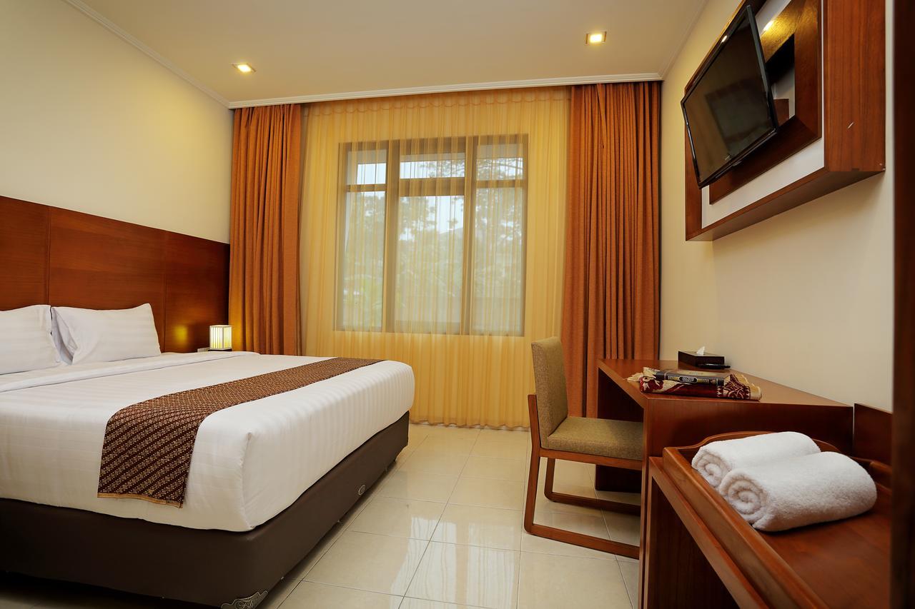 Multazam Hotel Solo Экстерьер фото