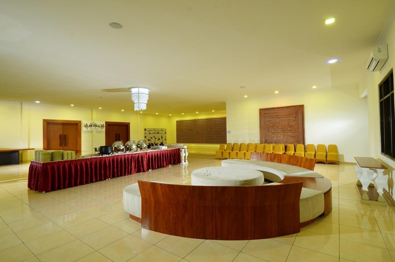 Multazam Hotel Solo Экстерьер фото