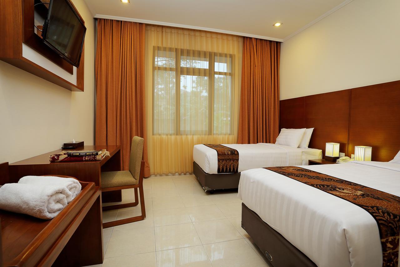 Multazam Hotel Solo Экстерьер фото