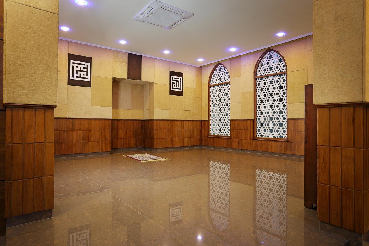 Multazam Hotel Solo Экстерьер фото