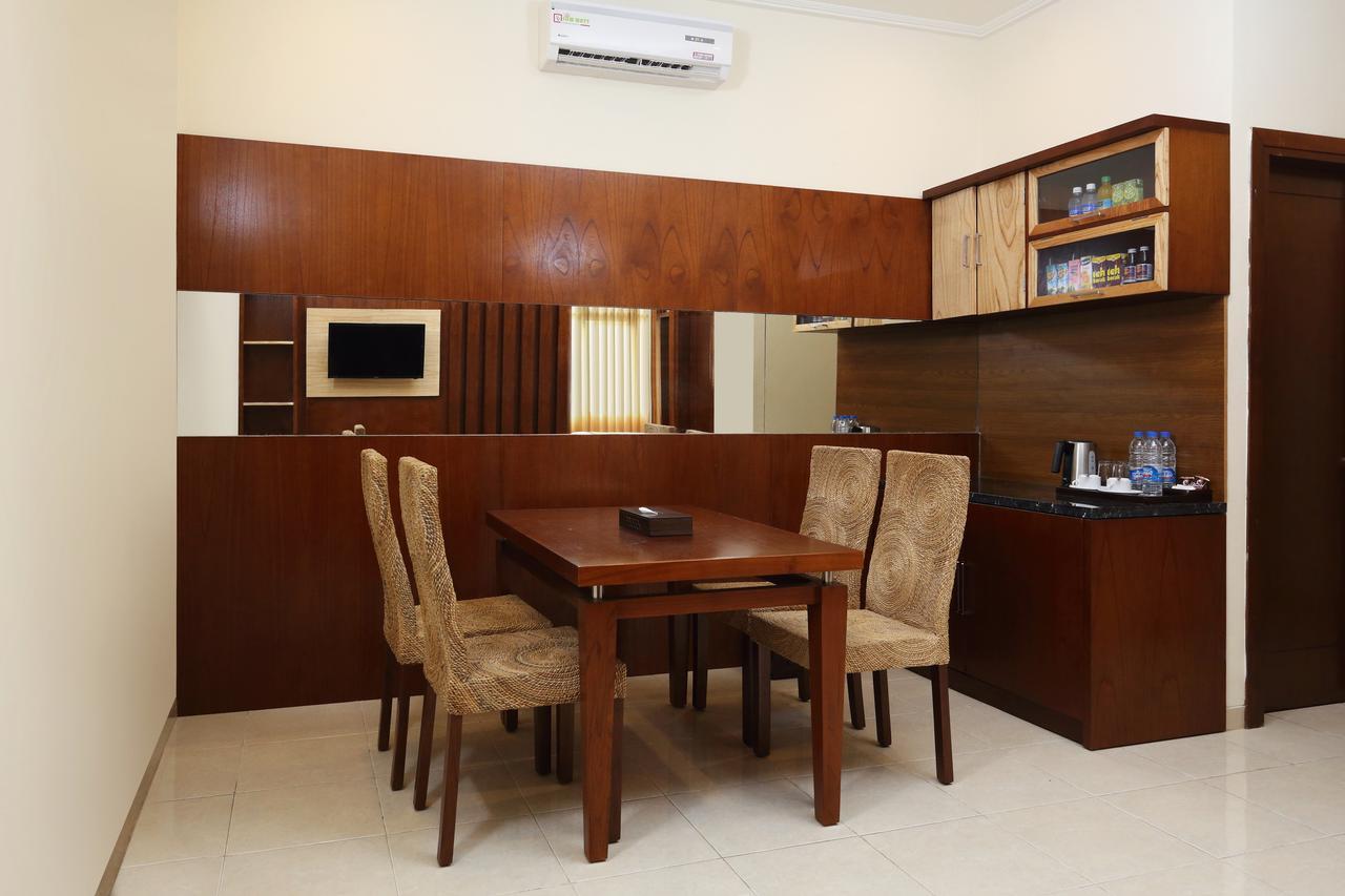 Multazam Hotel Solo Экстерьер фото